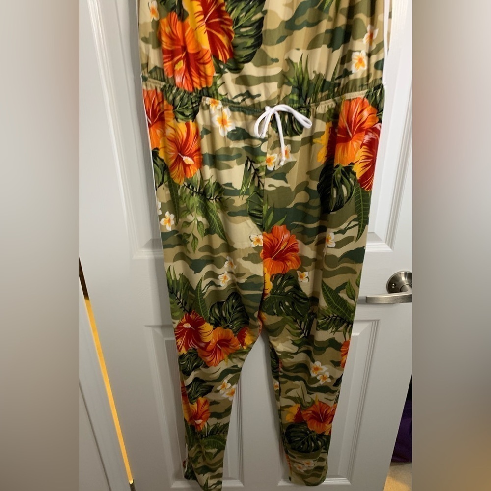 STRAPLESS Tropical Jumpsuit - Picture 11 of 12